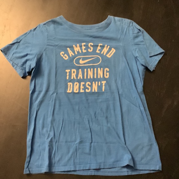 Nike T-Shirt Medium - Picture 4 of 4